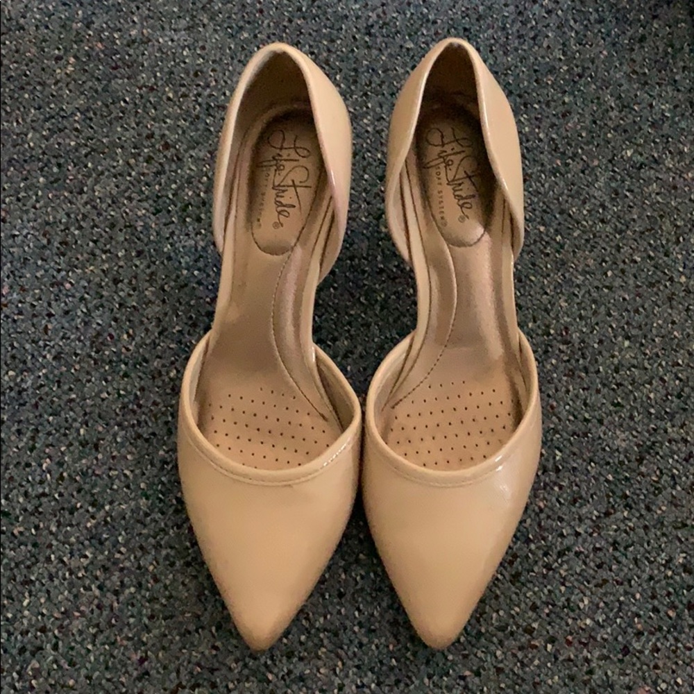 Tan toe closed heels
